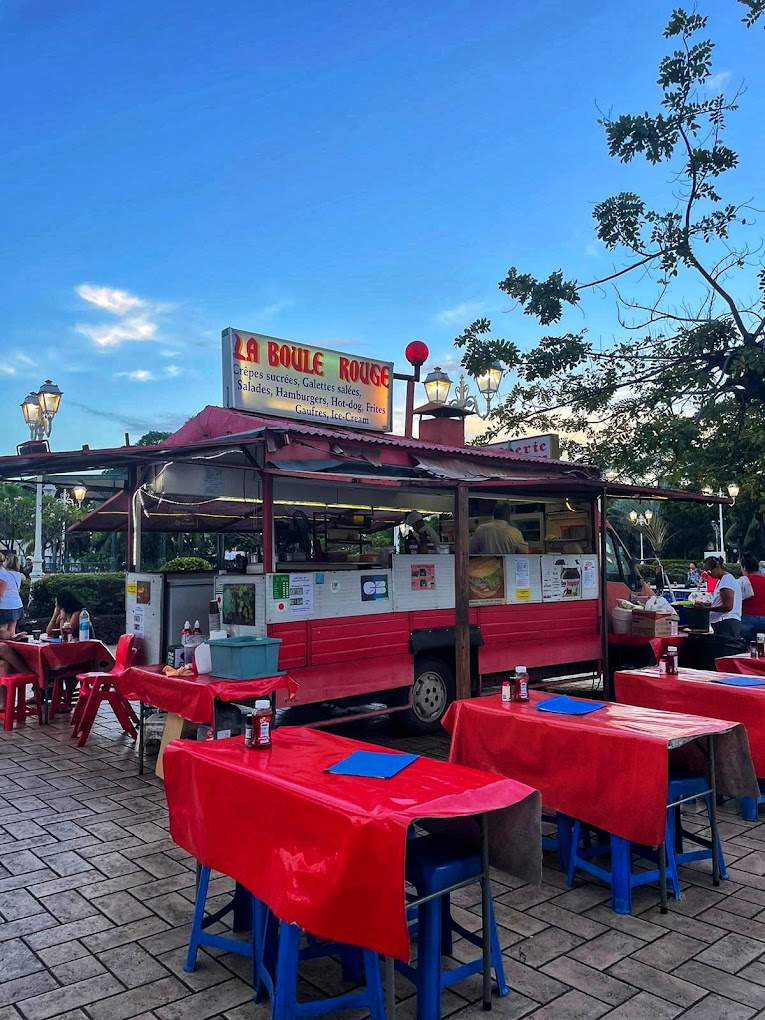 logo la boule rouge papeete